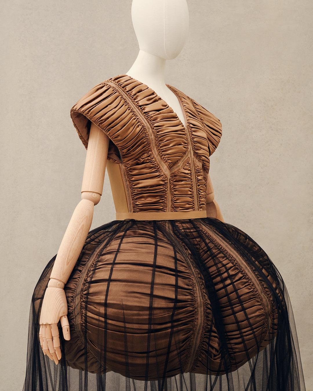 LOEWE - A ruched pannier dress in technical sateen and tulle from the LOEWE SS21 Women's collection designed by Jonathan Anderson.

See more on loewe.com

Creative direction @Jonathan.Anderson
Photogr...