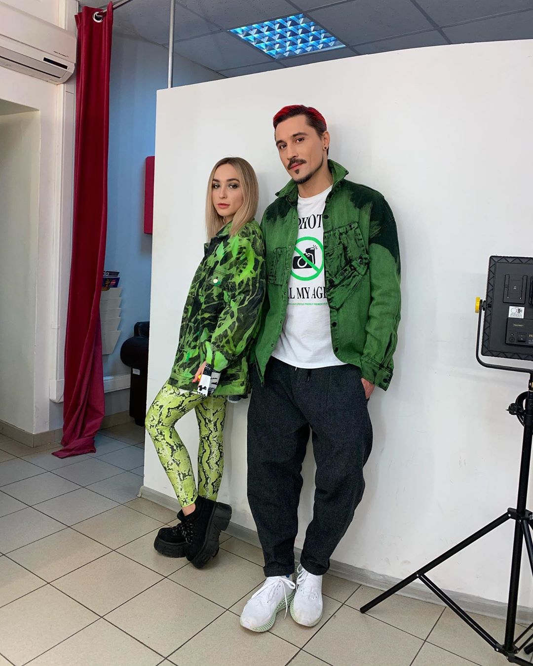 Dima Bilan - Смотрите меня и @annebelan через 10 минут в прямом эфире @ru_tv ! #otana #билан #димабилан !