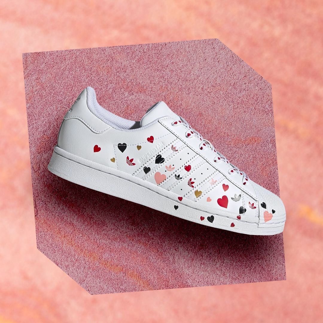 AW LAB Singapore 👟 - [Repost] Love is in the air! Adidas Superstar sports multi-coloured hearts over its upper and laces! 😍

#awlabsg #playwithstyle #adidas