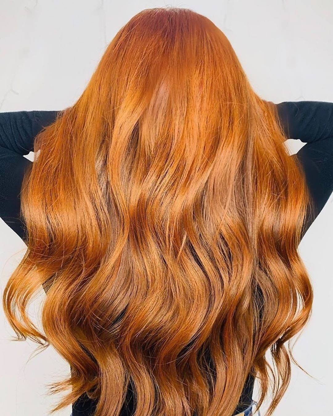 Schwarzkopf Professional - Turn up the HEAT 🔥
*Formula* 👉 @madina_sayp creating those fiery tones with #IGORAROYAL in 7-77 with 6%.
#IGORA  #redhair #copperhair #haircolour #hairartist #hairinspo #sha...