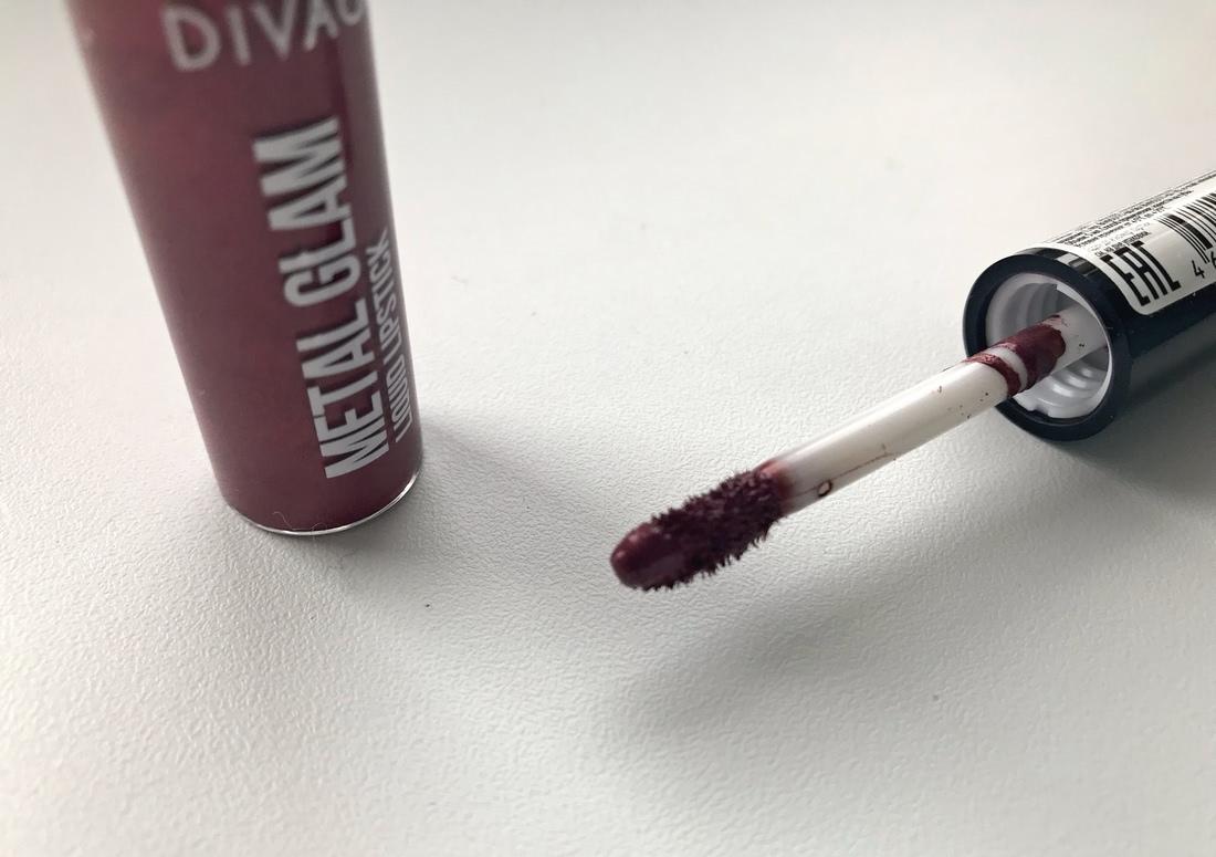 Divage matte cloud свотчи. Divage Metal Glam Liquid Lipstick. Диваж метал глэм помада. Divage жидкая помада для губ Metal Glam.