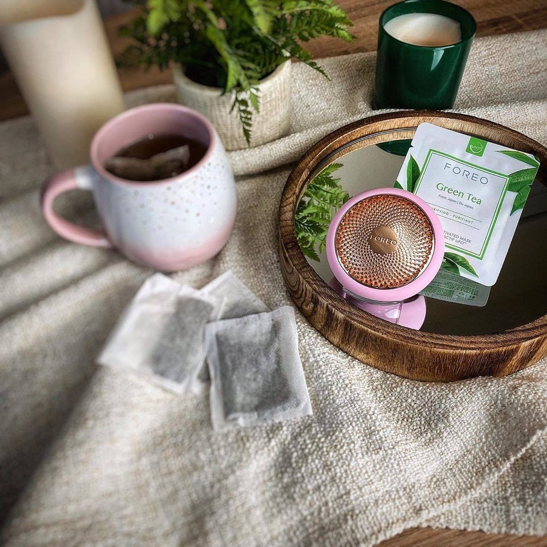 FOREO - You might start your mornings with a warm cup of green tea 🍵, but if you're not applying the natural ingredient topically, perhaps it's time you consider it in your skincare routine 🤔.

Known...