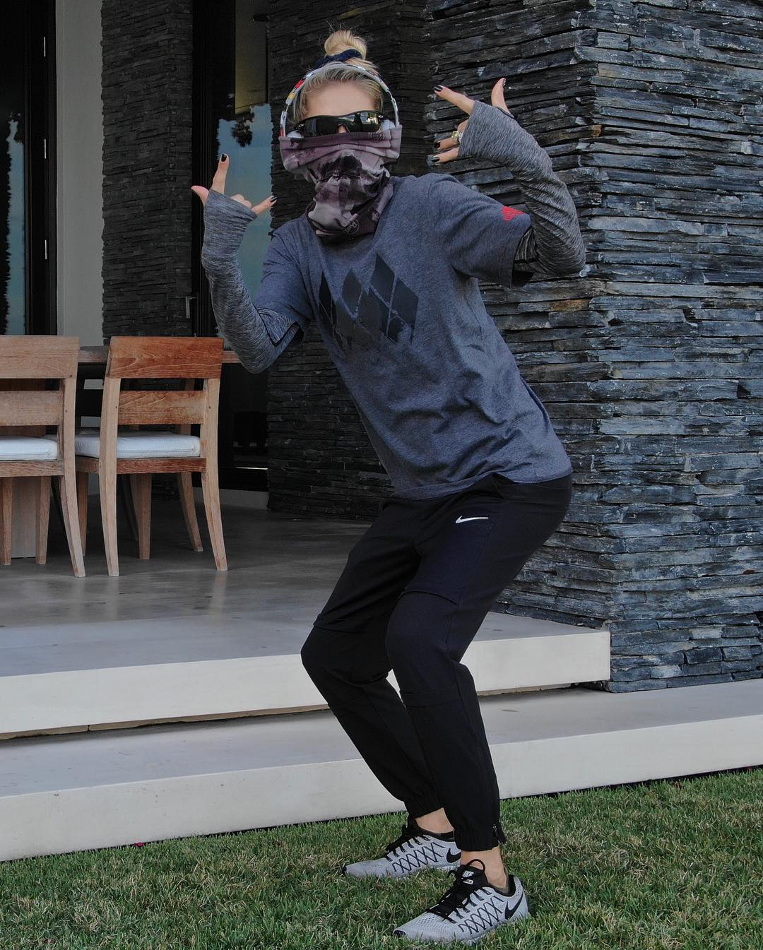 Anna Kournikova Iglesias - #happy #lol #счастлива #weekendtime #workoutmode 😂🤪🎈