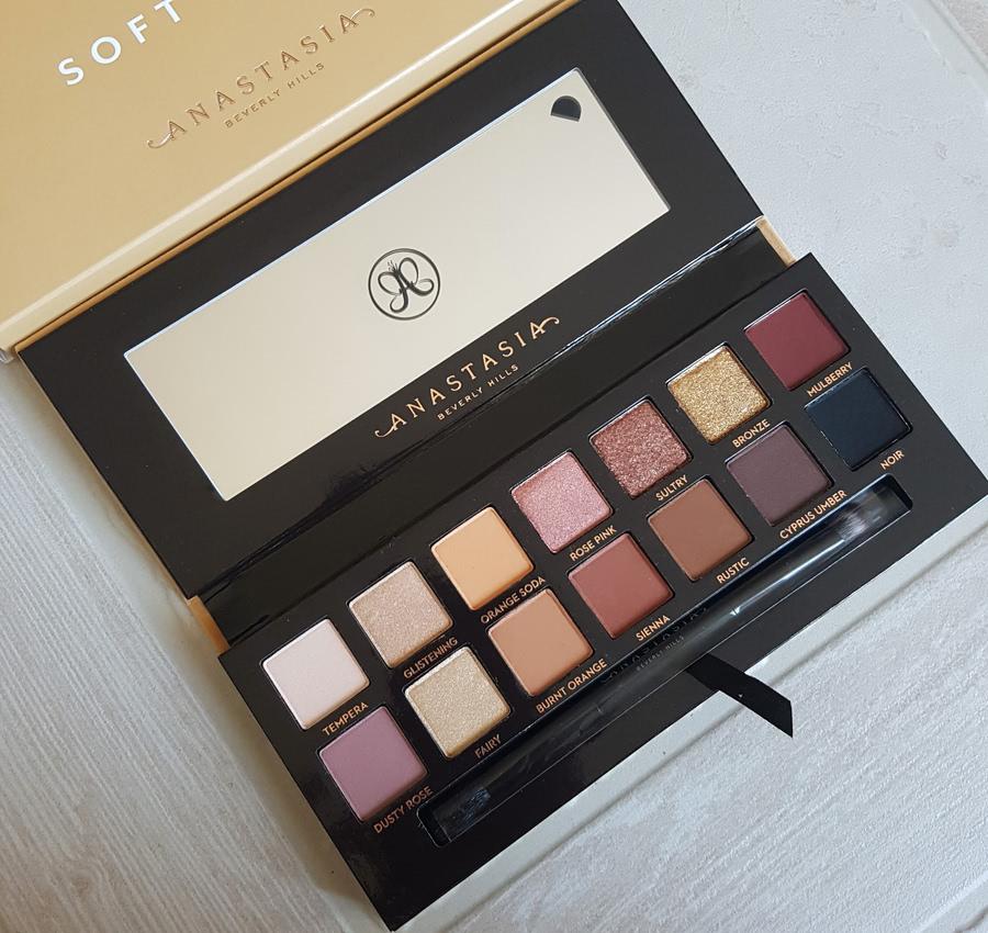 Палетка теней Soft Glam в Мытищах