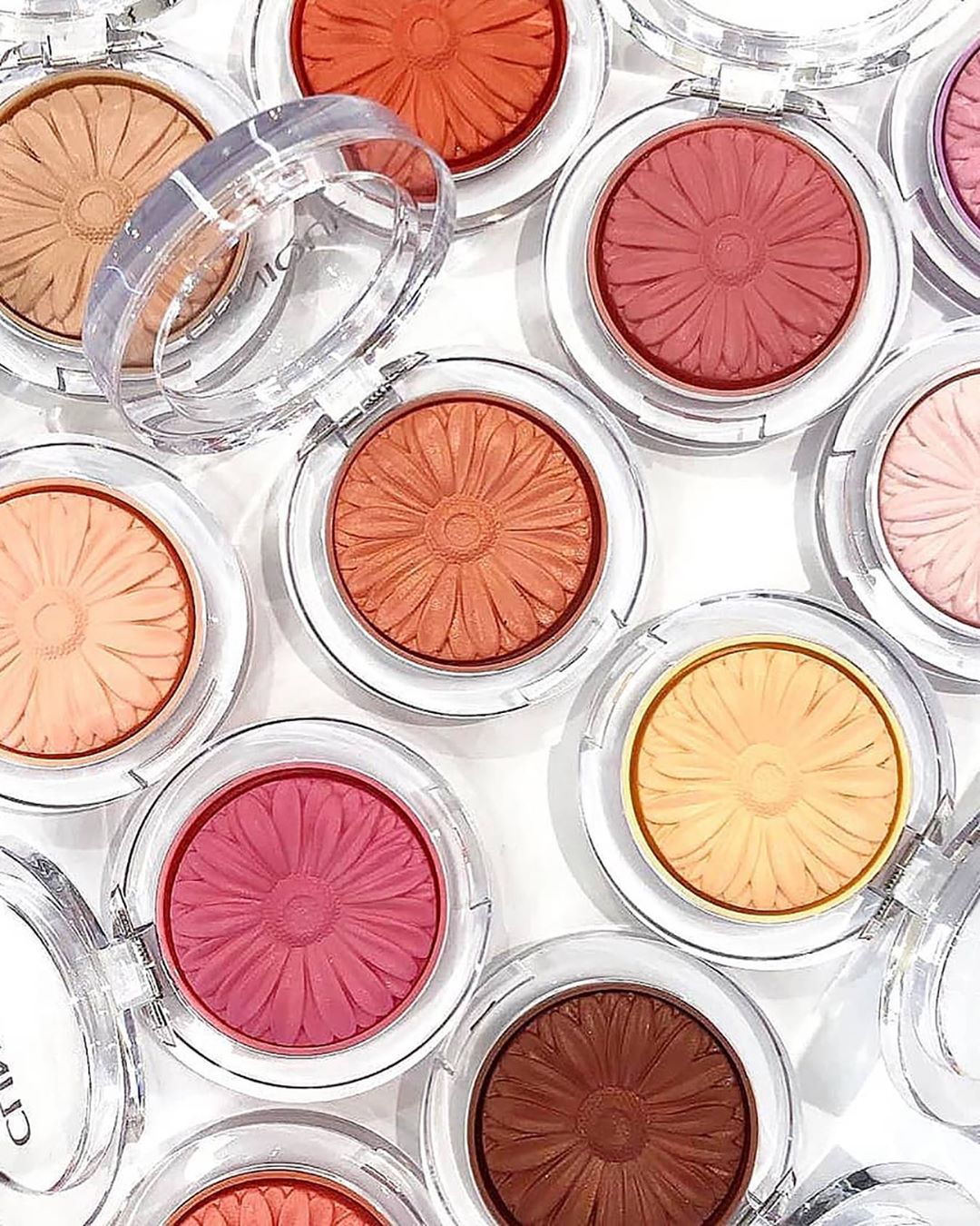 Clinique - What's your go-to shade of Cheek Pop for the fall? 🍁🍂

Shades featured (Top to Bottom):
Poppy Pop
Nude Pop
Ginger Pop
Pansy Pop
Peach Pop
Melon Pop
Ballerina Pop
Sorbet Pop
Berry Pop
Cola P...