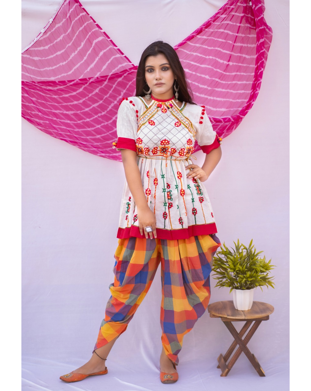 Mirraw - @_bongprincess_ gives us a total navrati vibe in the white embroidered kedia & chequered multi colored tulip pants.⁣
Check out the amazing kedia from our navratri collection on @mirraw.⁣
Shop...