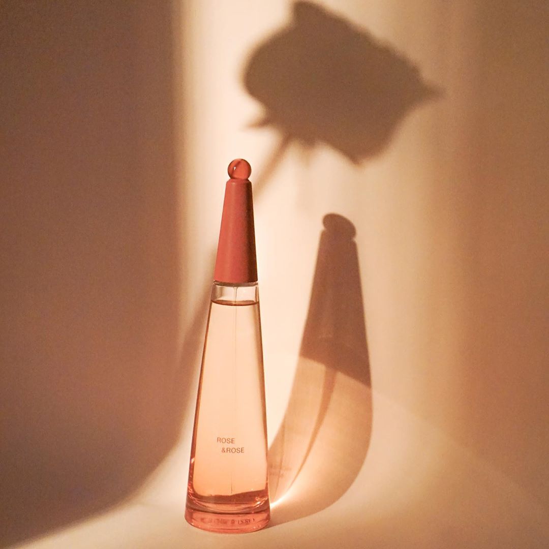 Issey Miyake Parfums - The photographer and content creator @egealaura is passioned by the combination between architecture, design and nature.
#isseymiyakeparfums #leaudissey #roseandrose #movedbynat...