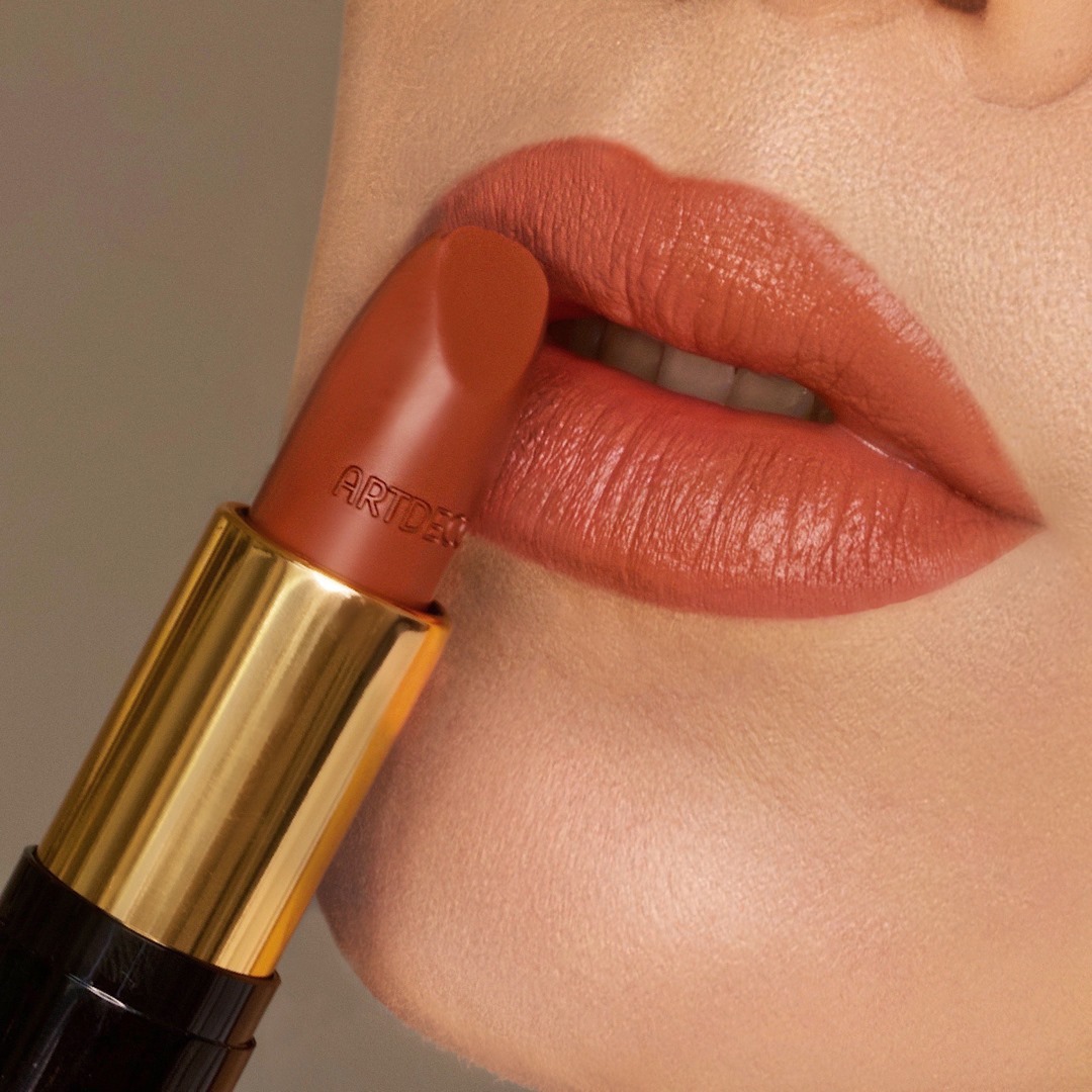 ARTDECO - You definitely need to try this autumn lip look with our matching lip products of our new limited ENTER THE NEW GOLDEN TWENTIES collection! 😍⠀⠀⠀⠀⠀⠀⠀⠀⠀
⠀⠀⠀⠀⠀⠀⠀⠀⠀
Mineral Lip Styler N°13 miner...