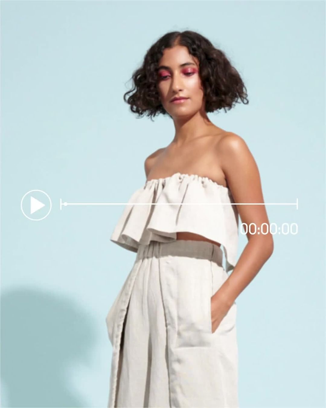 dunhill - DUNHILL COMMUNITY: CURATED⁠
PLAYLISTS⁠
BY #FemiAdeyemi⁠
⁠
COMO LA FLOR / JAZMIN: LOS ANGELES⁠
October 29th 2018⁠
"Jazmin has been hosting these shows for the last 3 years and I've never miss...