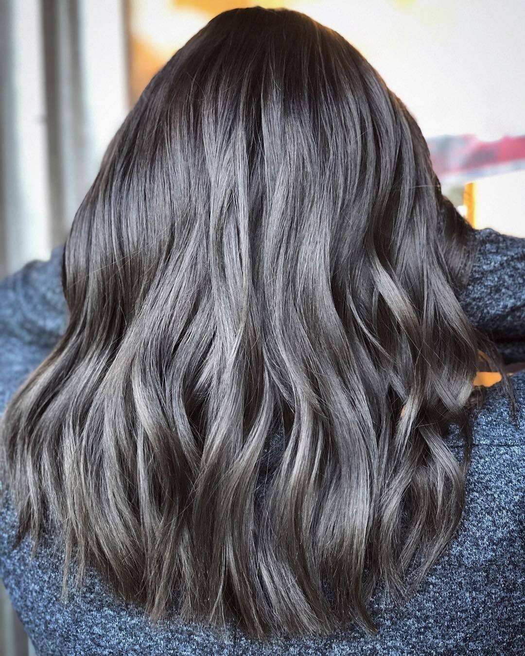 Schwarzkopf Professional - One word: S M O K I N’ 🌬

*Formula* 👉 @radicaljasonvia @skullandcombs:

This stunning ashy#colormelt wascreated with #IGORAVIBRANCE: 4-13 + 0-11 + 6-12.

#MOREVIBRANCE #hair...