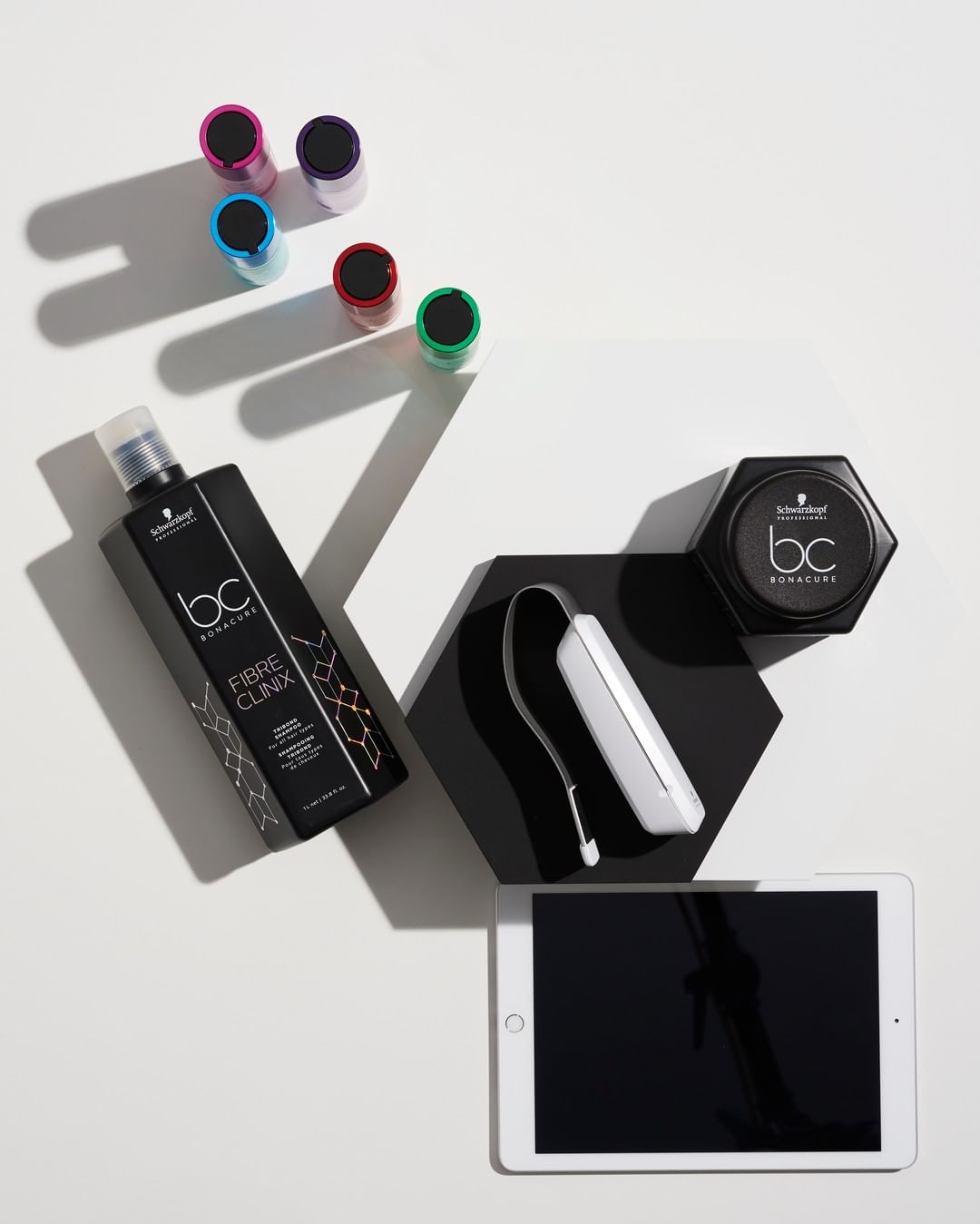 Schwarzkopf Professional - With our #SalonLab #SmartAnalyzer tool comes the best of both worlds: digitalisation combined with creative craftsmanship – now more relevant than ever...
#BCBonacure #Fibre...