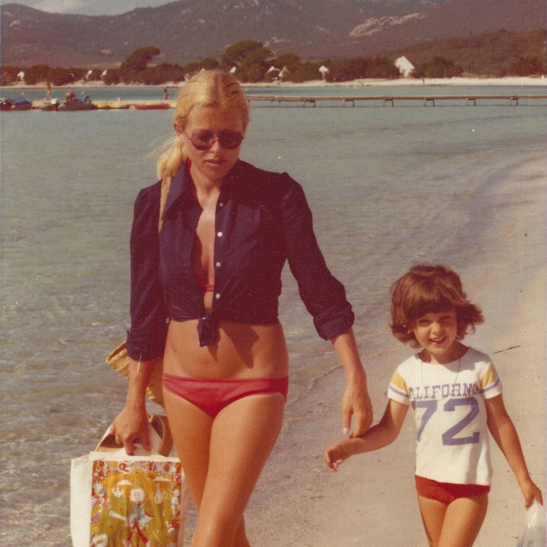 ROOS & ROOS Parfums - C’est les vacances🌞🤸‍♀️🦋🧜🏻‍♀️
HAPPY holidays
Mum & I we are ready
.
.
.
#vacayyyy#oldstory #roosandroos #hauteparfumerie #analog#libertéégalitéféminité #parfumsdexception #family...