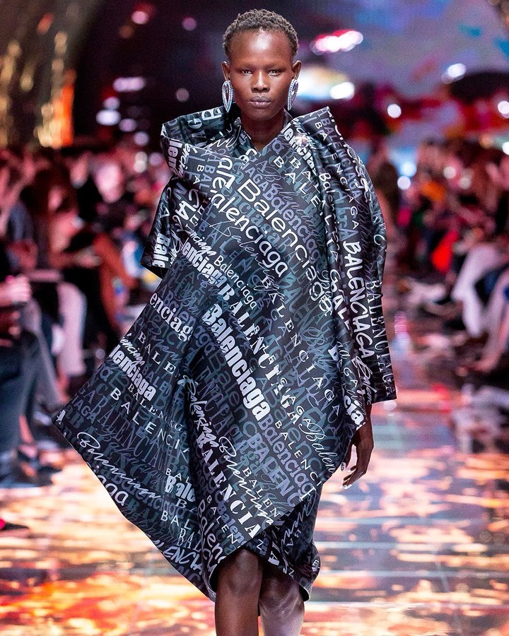 A N T O N I O L I . E U - The entire Logomania trend can be traced back to a small boutique owner in Harlem, going by the name Dapper Dan.Back in the 80s, he rose to fame thanks to the bold usage of...