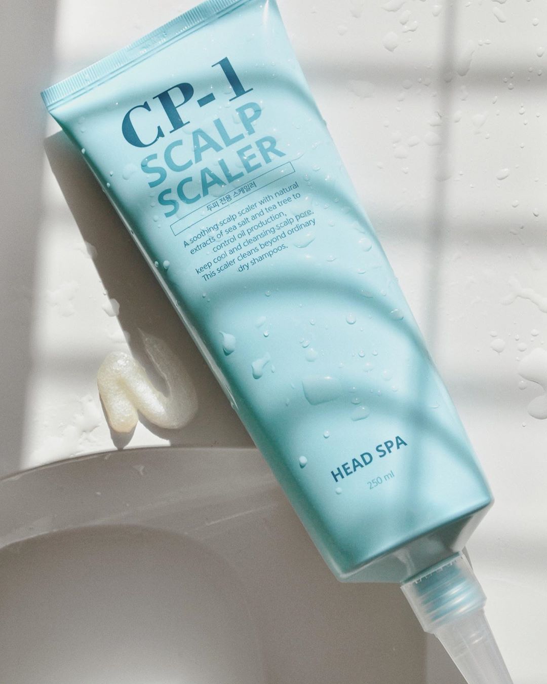 Магазин косметики spadream.ru - Средство для ухода за кожей головы #EstheticHouse CP-1 Head Spa Scalp Scaler прекрасно справляется с такими проблемами, 
•как перхоть, повышенное уровень жирности волос...