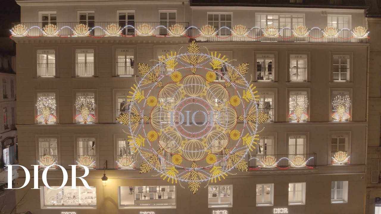 Discover the Dior Christmas Windows