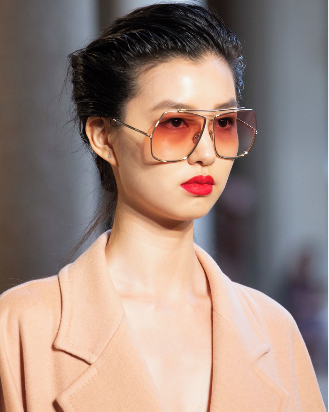 Max Mara - Introducing the latest from #MaxMaraEyewear. Retro shapes and eye-catching, tinted hues are seen in the new oversized designs on the #MaxMaraSS21 runway.⁣
⁣
#MaxMara #MFW
