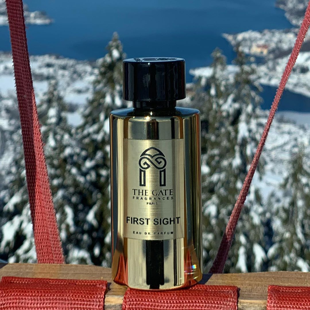 Thegateparis - FIRST SIGHT 
€205.00 
THE GATE OPENED. THE EYES MET. IT WAS LOVE AT FIRST SIGHT. 
FIRST SIGHT  is a woody floral perfume that celebrates a cocktail of citrus flowers, and warm musky bas...