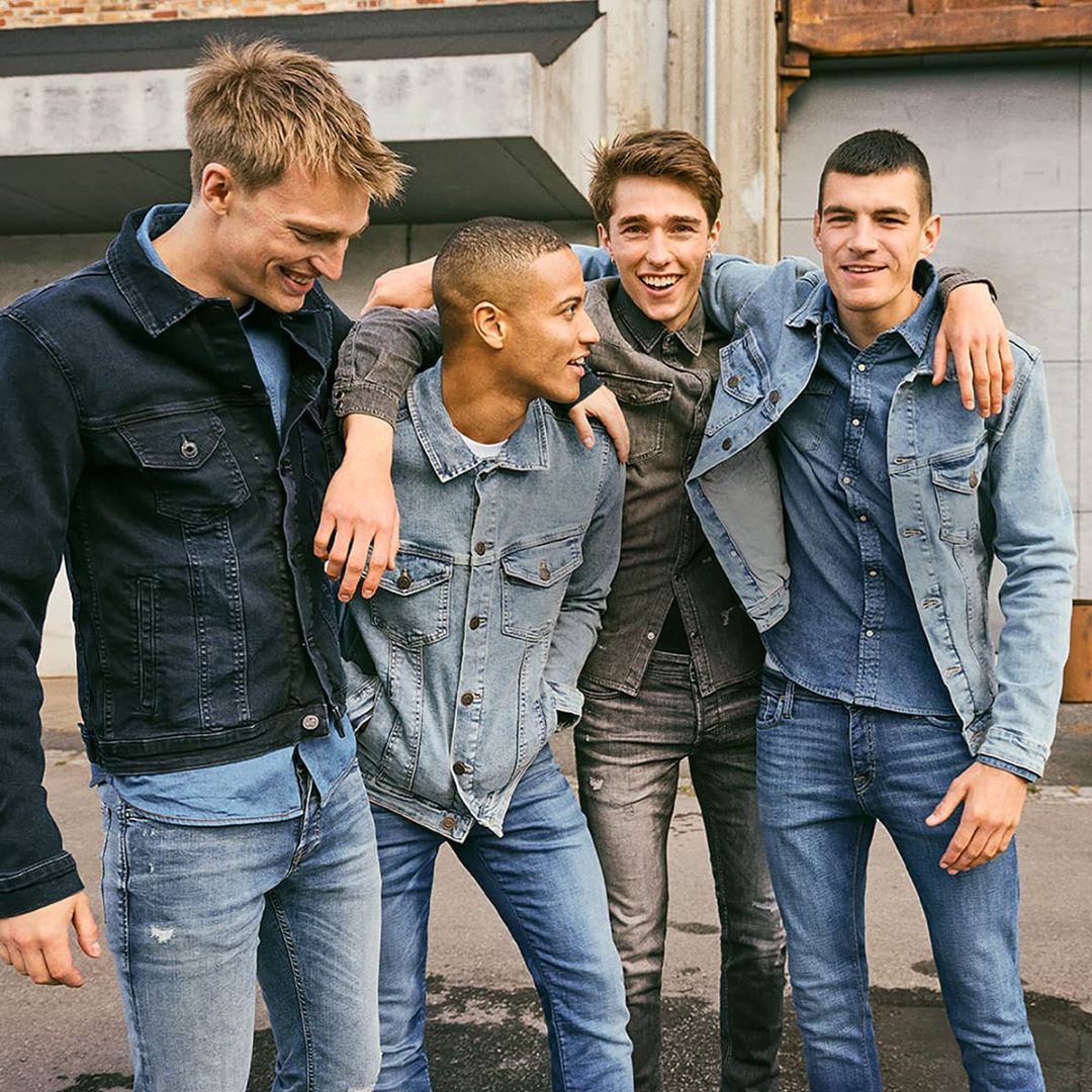 Lifestyle Stores - Presenting JACK & JONES brand day - www.lifestylestores.com!
.
Embody timeless fashion with versatility and upgrade your wardrobe with the best of denim from JACK & JONES, available...