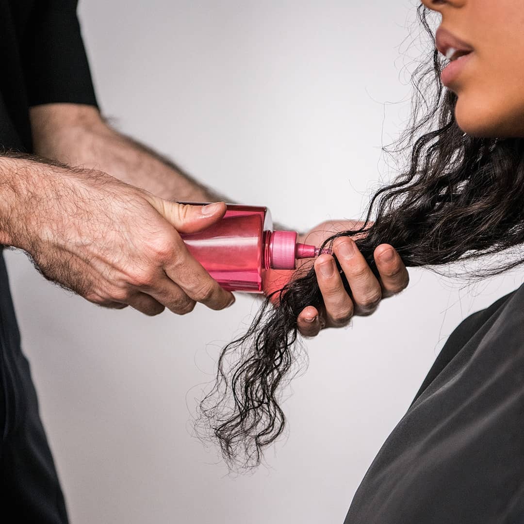 L'Oréal Professionnel Paris - 🇺🇸/🇬🇧 Give your clients that long hair they want!
Pro Longer Ends Filler Concentrate will instantly fill-in ends. From the first application, having 66% split ends reduc... L'Oréal Professionnel Paris - 🇺🇸/🇬🇧 Give your clients that long hair they want!
Pro Longer Ends Filler Concentrate will instantly fill-in ends. From the first application, having 66% split ends reduc...