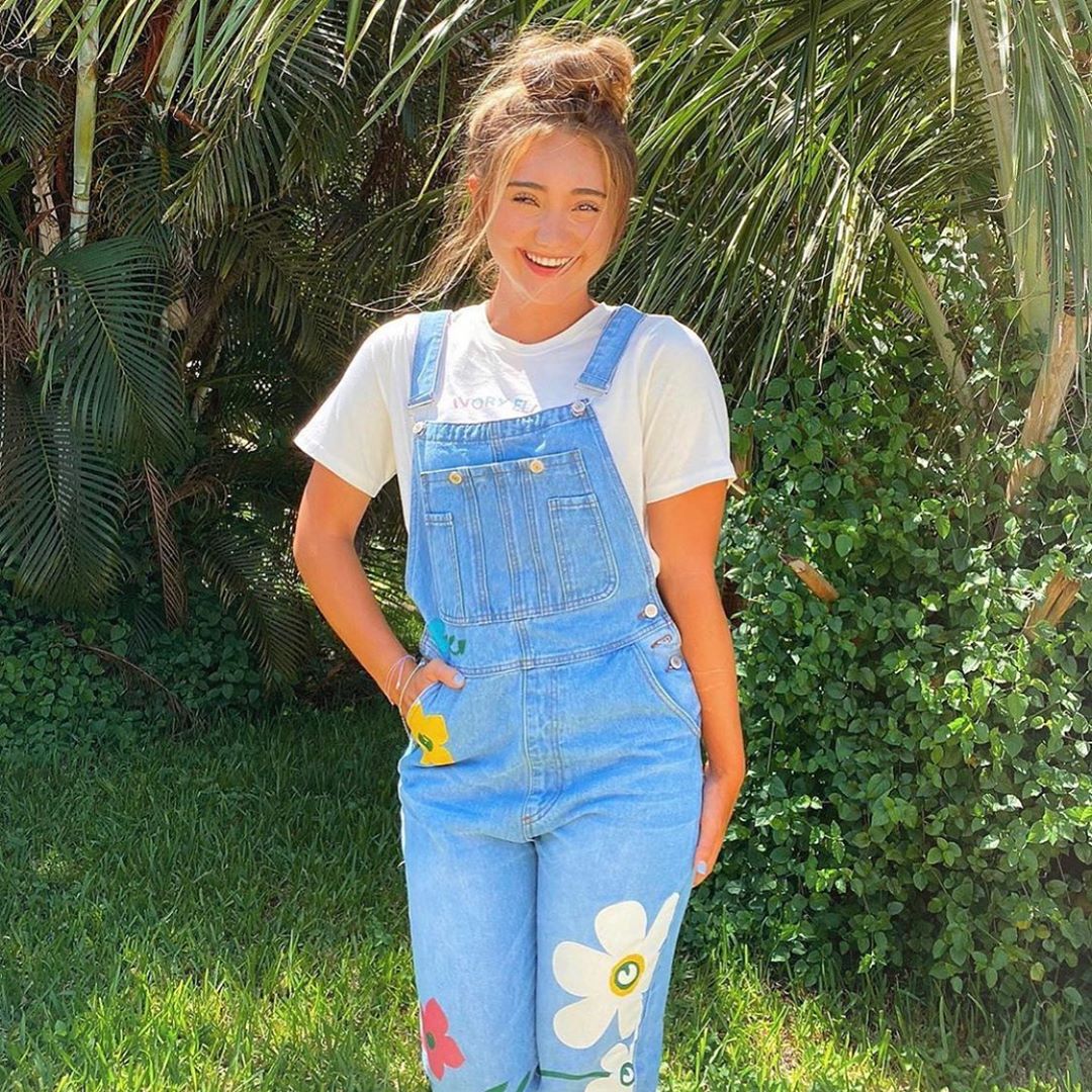 Ivory Ella - @gabbymurrayy proving that overalls are always a good idea 🐘 🦋 ⚡️