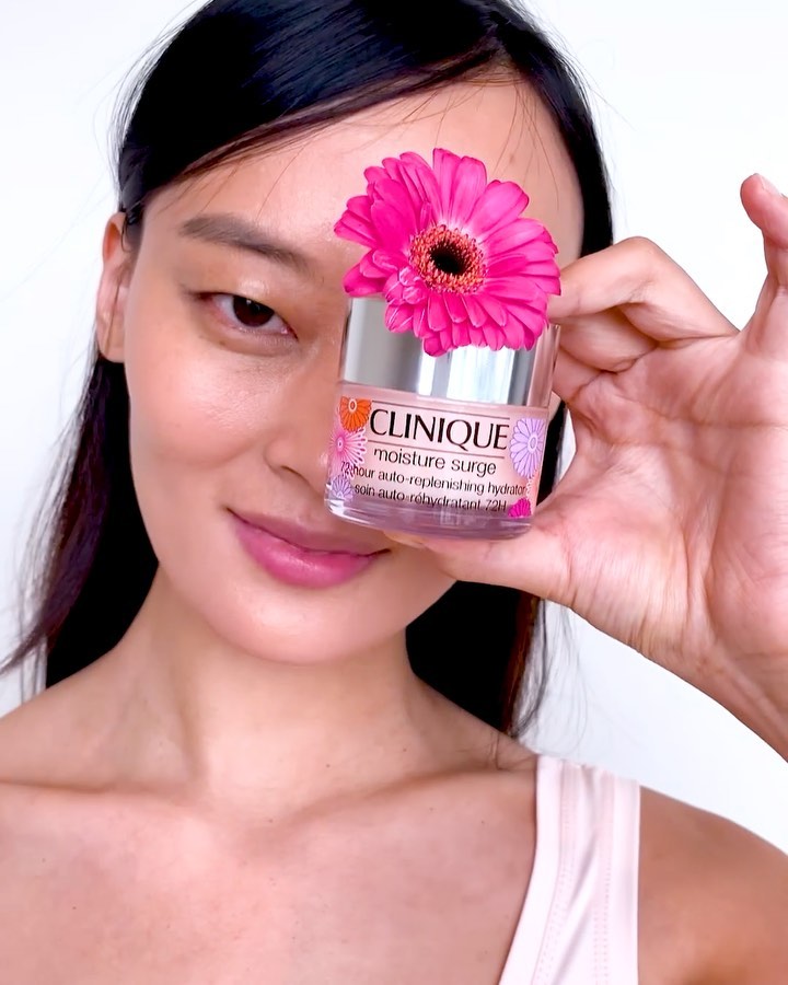 Clinique - Grow your glow ✨ with #MoistureSurge 72-Hour. Now in a limited-edition 🌸 design. Shop online at @ultabeauty. 
#Clinique #beauty #skincare #parabenfree
#fragrancefree #happyskin