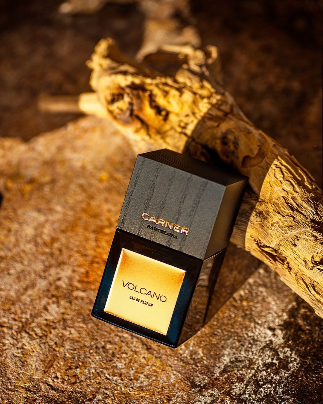 CARNER BARCELONA • Perfumes - Woody, resinous with a touch of spicy sweetness— notes of Indonesian nutmeg and Laotian red ginger merge with the earthiness of patchouli and vetiver 🌋
·
·
·
#volcano #pe...