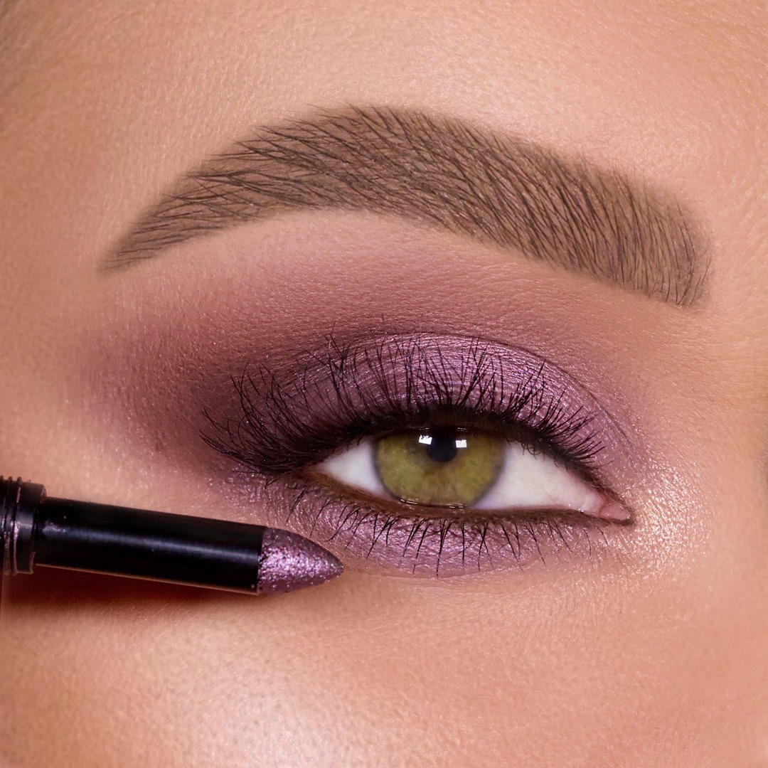 ARTDECO - Wanna recreate this gorgeous purple eye make-up? Then you need to check out our brandnew ENTER THE NEW GOLDEN TWENTIES collection! 💜⠀⠀⠀⠀⠀⠀⠀⠀⠀
⠀⠀⠀⠀⠀⠀⠀⠀⠀
Products used:⠀⠀⠀⠀⠀⠀⠀⠀⠀
Eyeshadows N°5...