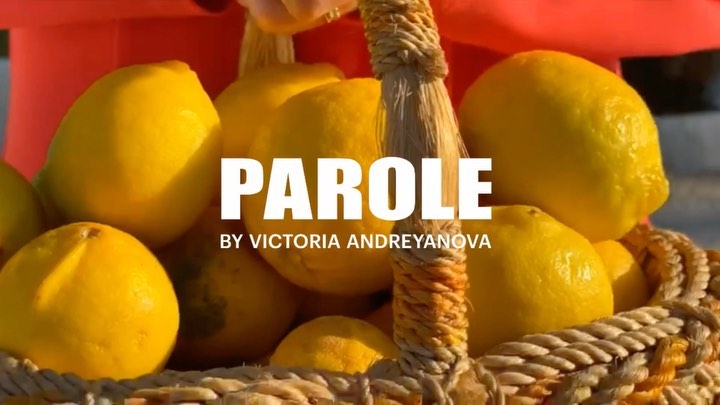 𝗣𝗔𝗥𝗢𝗟𝗘 - When life gives you lemons, make lemonade 🍋
⠀
И пусть это летнее видеовоспоминание вдохновит вас на яркую и беззаботную осень!

#P_FW19_3482 − платье с юбкой годе 
⠀
#parolebyva