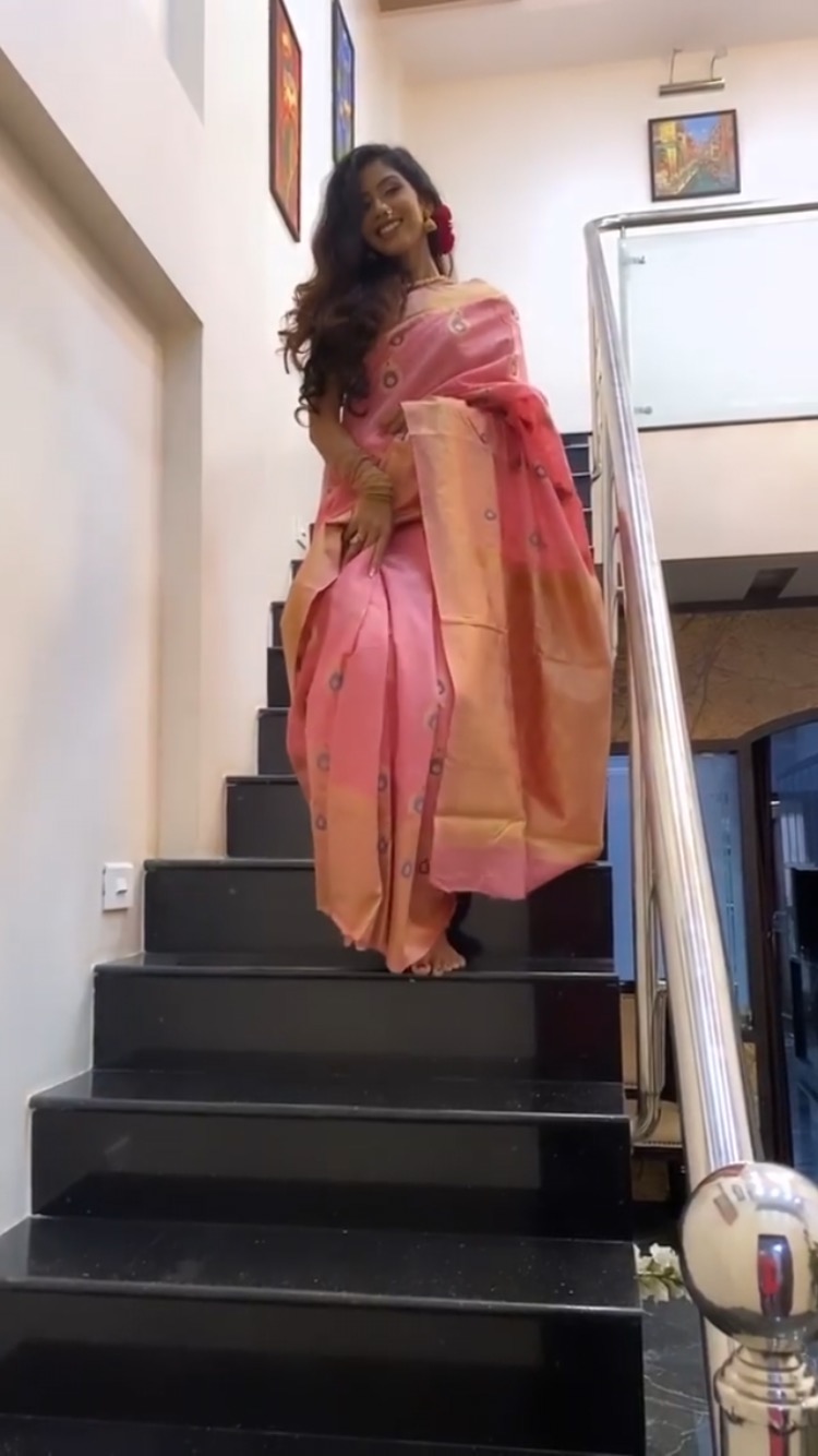 Mirraw - @snxhaaaaa___  looks amazing in our blush pink silk saree.
shop amazing sarees at lowest prices on @mirraw 
Last day of #gisf festival.
Hurry before it’s over.
Product ID:3323756
Shop now.
....