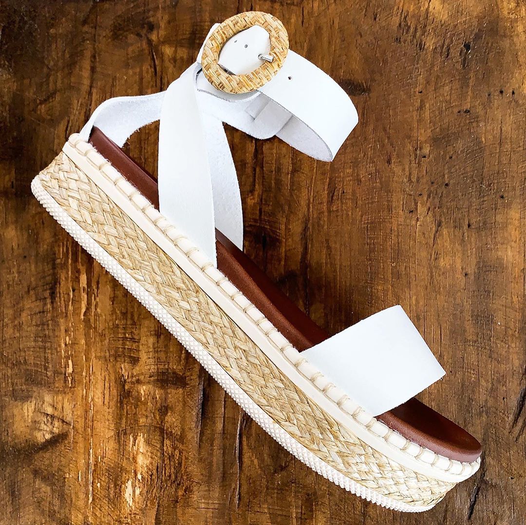SHOEBACCA.COM - Conquer Summer in these Strappy Platform Sandals! ☀️
▪️▪️▪️▪️▪️▪️▪️▪️▪️▪️▪️▪️
#shoebacca
#mondaystyle 
#miashoes 
#platformsandal 
#trendyfashion 
#trendyshoes 
#espadrillesandals 
#fa...