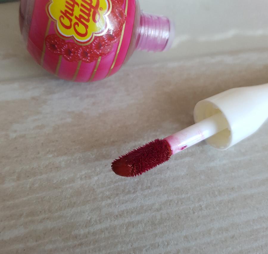 Косметика Chupa Chups: тинт для губ Lip Locker в оттенке 04 Raspberry и жидкие тени для век Bling Bling Eyes в оттенке Pink Signal