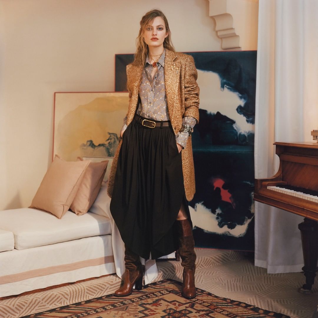 Chloé - Mix and match tailored and romantic pieces from the #CHLOEfall20 collection to create your own polished statement

Shop new arrivals in boutiques and on chloe.com

#CHLOEgirls
#CHLOE