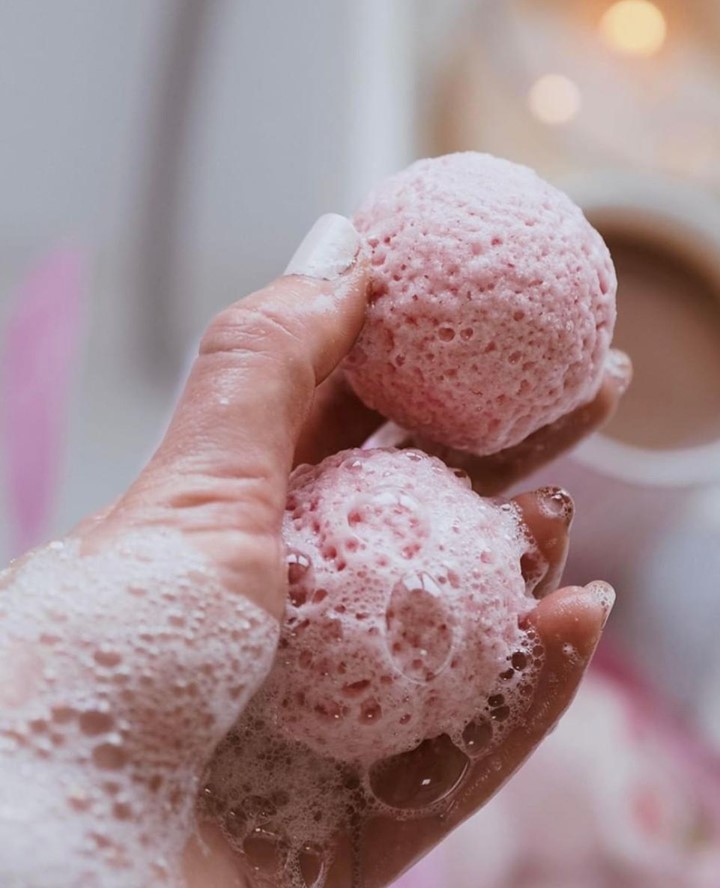 Xpressions Style - Enjoy a blissful bath with the blooming scent of Cherry Blossom. ⁠
👉 https://bit.ly/3iuZg2E⁠
⁠
#BathBomb #BathFizzies #Bodycology #BathTime⁠
⁠
WhatsApp us on 📱 +971545476616  to pla...