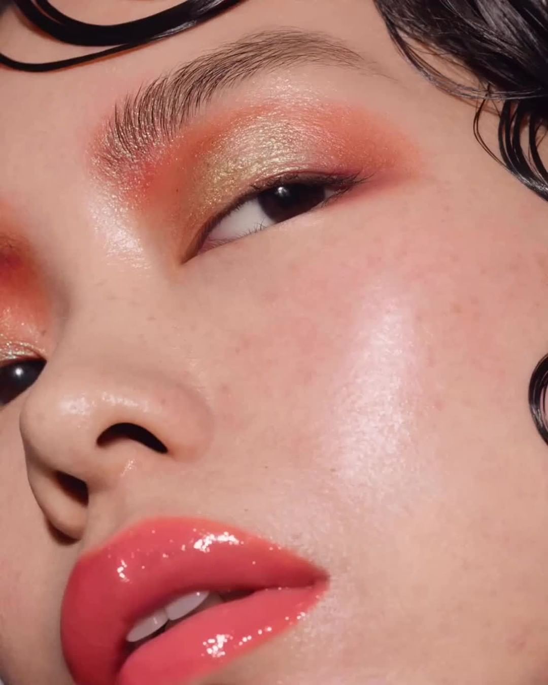 shu uemura - recreate the tokyo nightscape on your lids. 🌃 atelier makeup artist kimura from japan used the new signature “tokyo nightscape” prismatic pressed eye shadow on mutsue’s eyes. @kimurajunic...