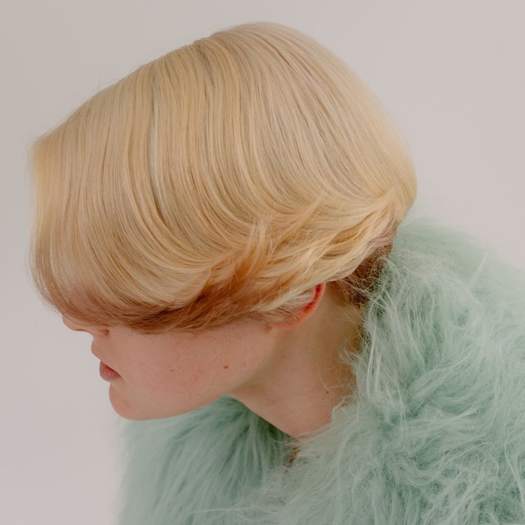 Schwarzkopf Professional - We love modern Hollywood glam! 😍

Want to learn how this #OnceUponATime catwalk look was created? Head over to: essentiallooks.com.

#AW20 #EssentialLooks #BLONDME #hairtren...
