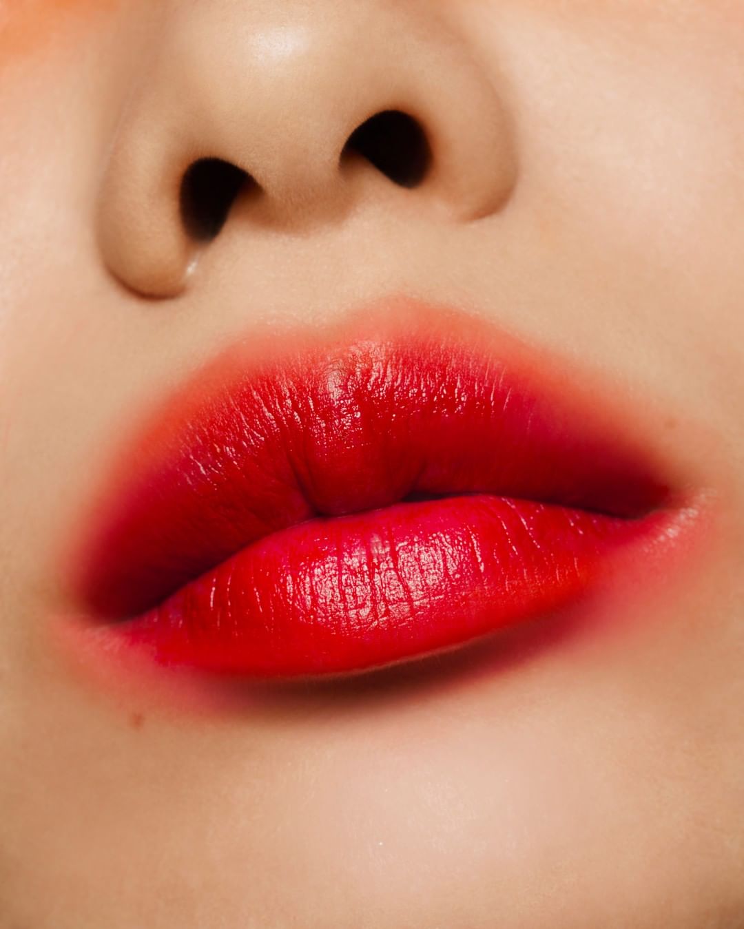 shu uemura - don’t be afraid to be bold and draw outside the lines. shu uemura international artistic director uchiide used rouge unlimited amplified RD167 and amplified matte OR565. @uchiideafb #shuu...