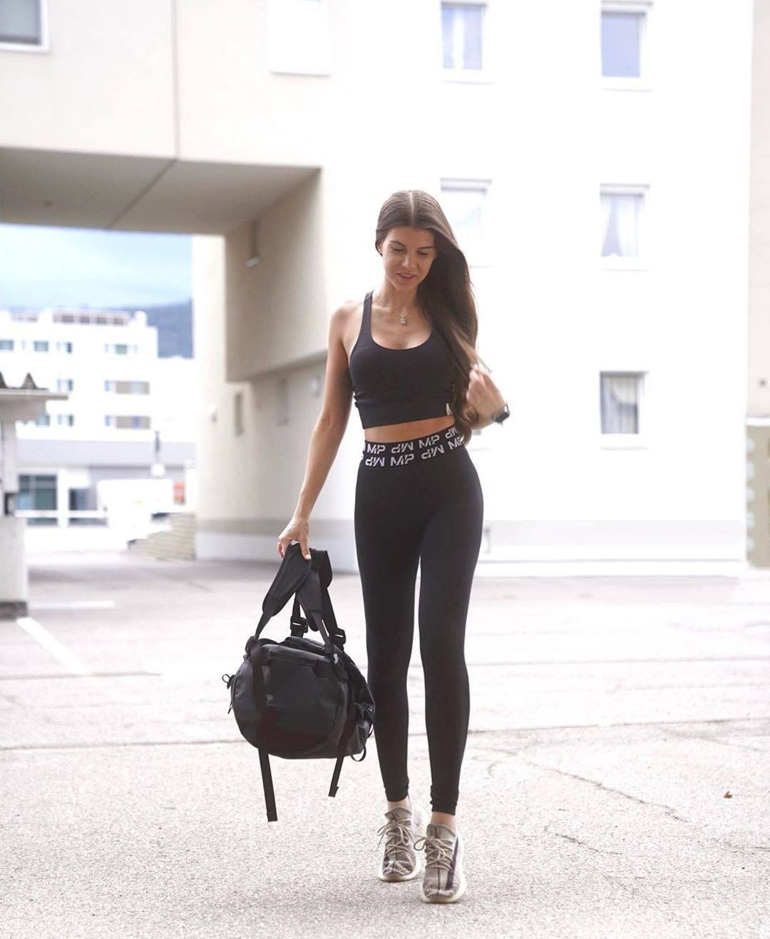Myprotein Russia 🇷🇺 - Леггинсы Curve от Myprotein превосходны во всех аспектах: их ткань отводит влагу, они выгодно подчеркивают фигуру, не просвечивают, и к тому же у них высокая талия.
Состав ткани:...