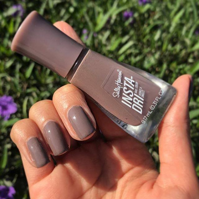Sally Hansen - Neutral nails 🙌. @simplemente.hermosa's Slick Shade slays in just 60 seconds ⚡️.