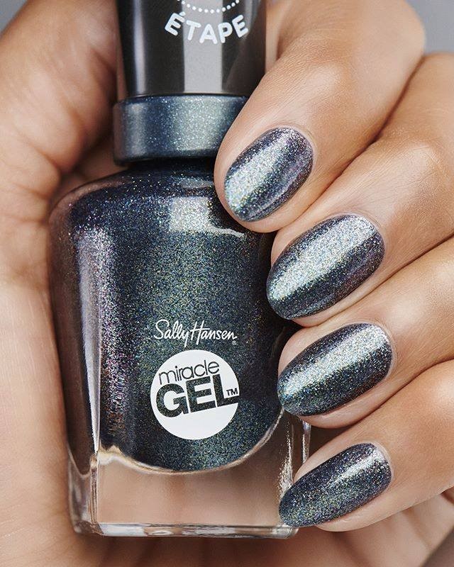 Sally Hansen - #tfw you nail Neblue-la nails 🙌 🥰😍