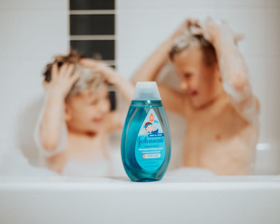 JOHNSON’S® - It's so much easier to stay fresh & clean when you can have fun at bathtime!​

Our Clean & Fresh Shampoo & Body is a 2-in-1 scented kids shampoo and body wash, formulated with FRESHBOOST®...