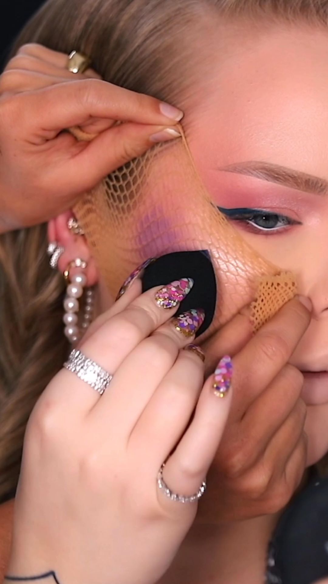 Maybelline New York - Surprise! Look who’s back on “Makeup Like This”! 🔥@nikkietutorials is back with this mermaid Halloween tutorial! You’ll also see Nikkie on our Halloween displays in stores now! S...