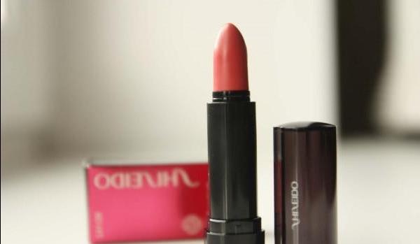 Shiseido The Makeup Perfect Rouge RD 142 - lipstick-stick - review