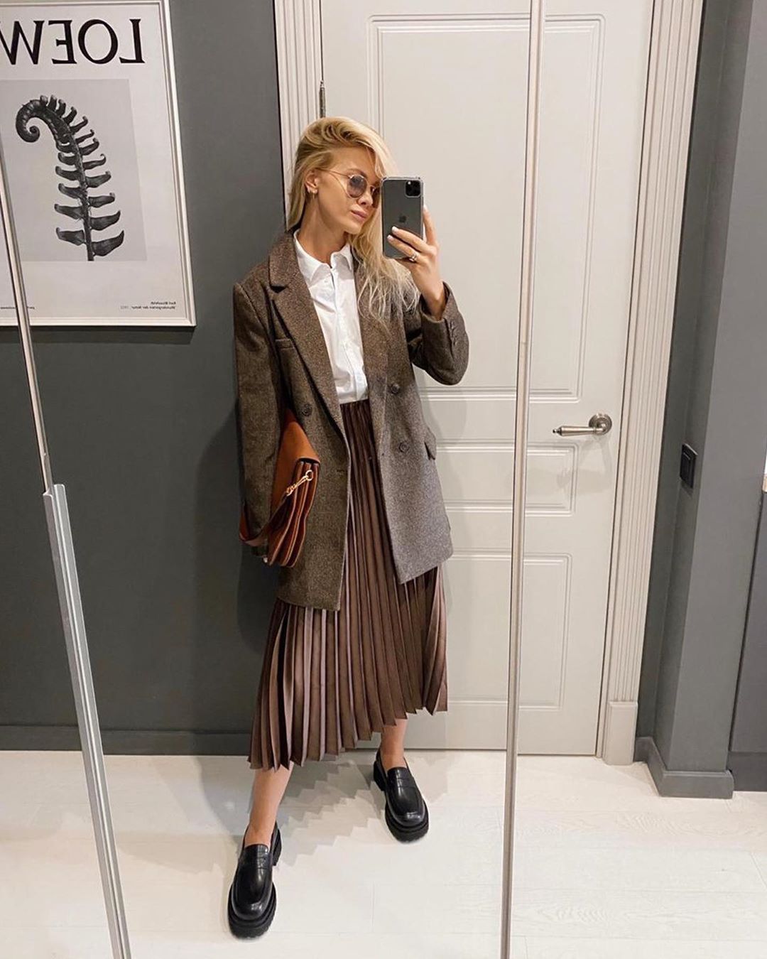 ZARINA женская одежда - Когда окончание лета начинает напоминать о себе все чаще, в какой-то момент хочется заменить сабо на ботильоны, легкое платье – на брючный костюм, накинуть теплый жакет и пройт... ZARINA женская одежда - Когда окончание лета начинает напоминать о себе все чаще, в какой-то момент хочется заменить сабо на ботильоны, легкое платье – на брючный костюм, накинуть теплый жакет и пройт...