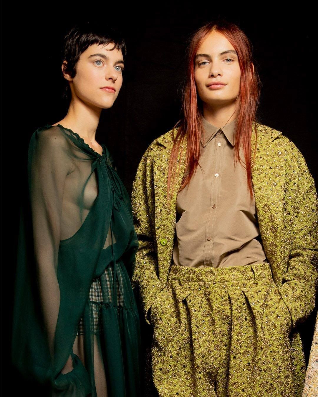 Rochas Paris - MODERN FEMININITY

The #RochasSS20 silhouettes are modern in the cuts and ultra feminine in the fabrics for the perfect evening look.

#rochas  #alessandrodellacqua #SS20 #RochasSS20