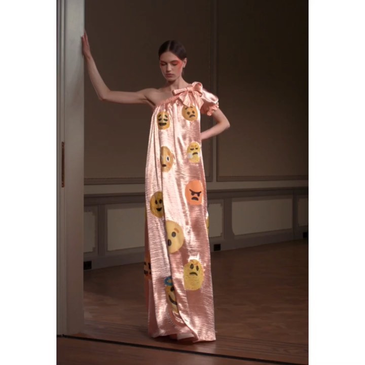 Viktor&Rolf - Change, Haute Couture AW20, Confusion Wardrobe 🎥 Directed by @marijkeaerden <3 VR #viktorandrolf