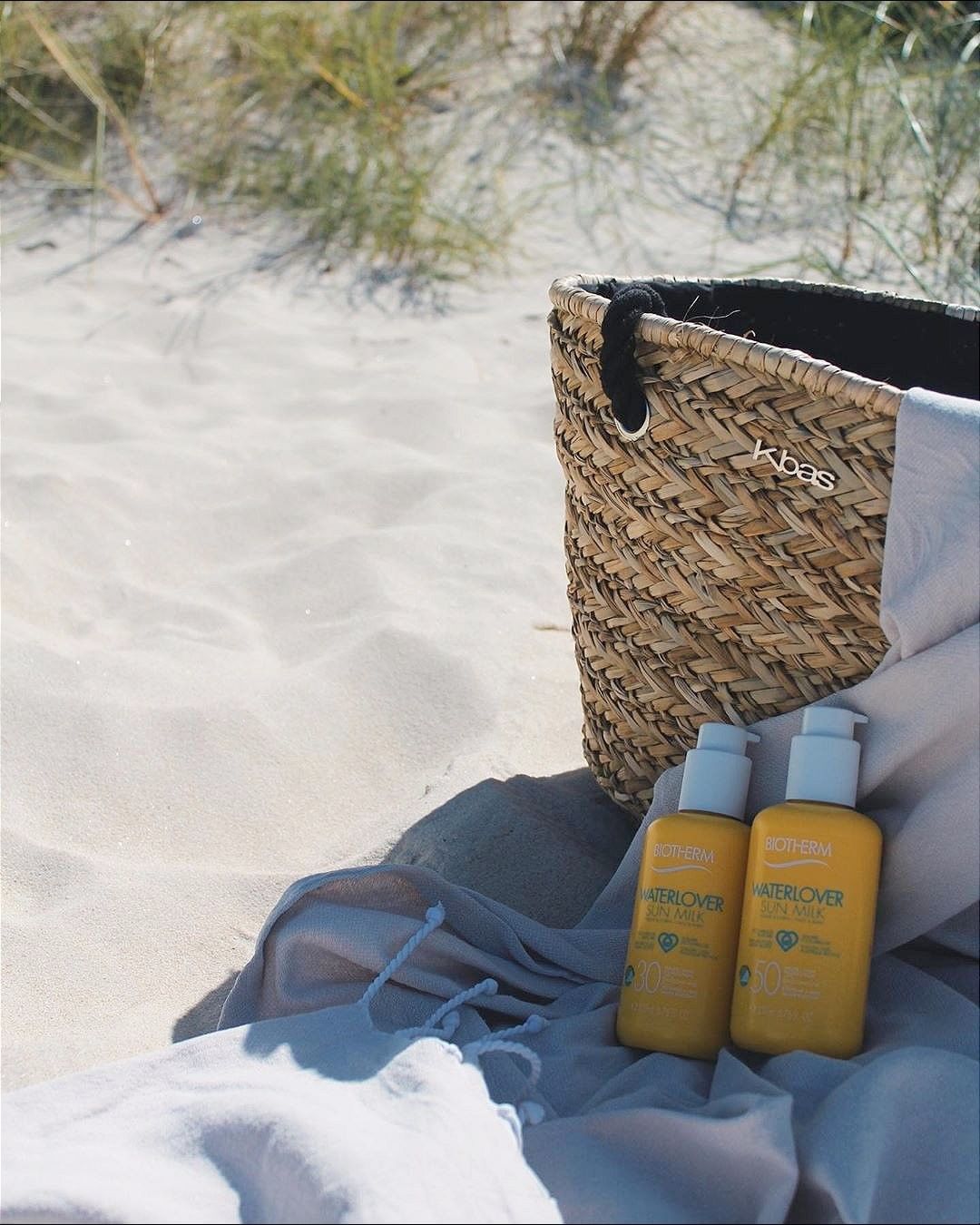 BIOTHERM - Beach days are among us and @marie_abhg has her essentials in tow. 

Whether you are heading to your beach, your pool or even a day in your backyard, choose our eco-labelled WaterLover Sun...