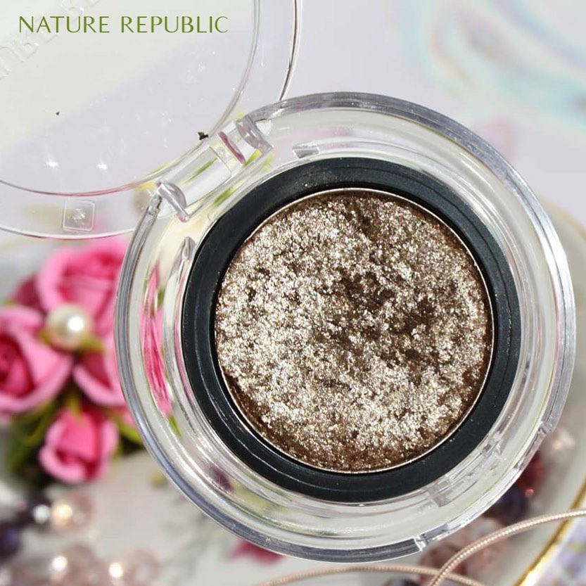 Nature Republic Россия - Как краситься после самоизоляции? Сияюще и легко, индустрия красоты плавно вернется в свой темп и мы еще успеем накрасить смоки и алые губы. 
За основу макияжа предлагаем взят...