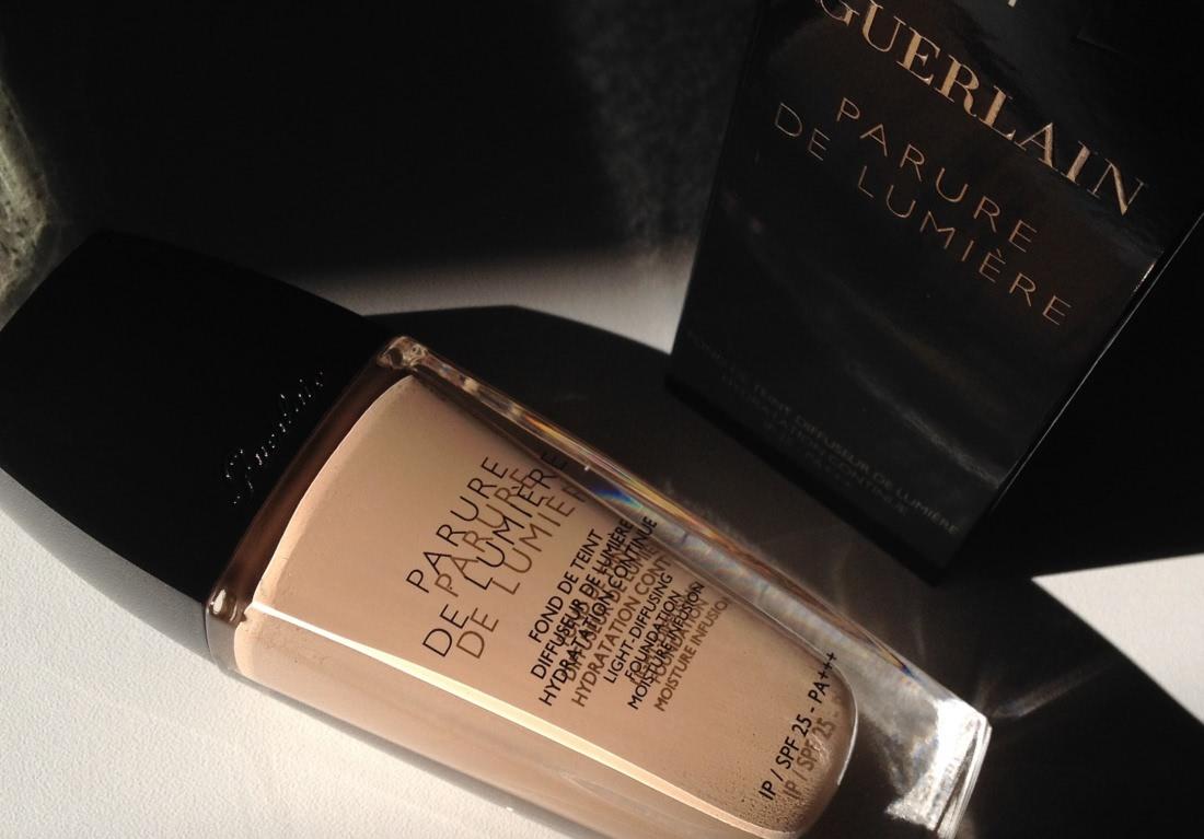 Тональный крем guerlain parure gold. Guerlain Parure de lumiere тональный крем. Тональный герлен парюр де Люмьер крем. Guerlain SPF Global. Герлен баночка