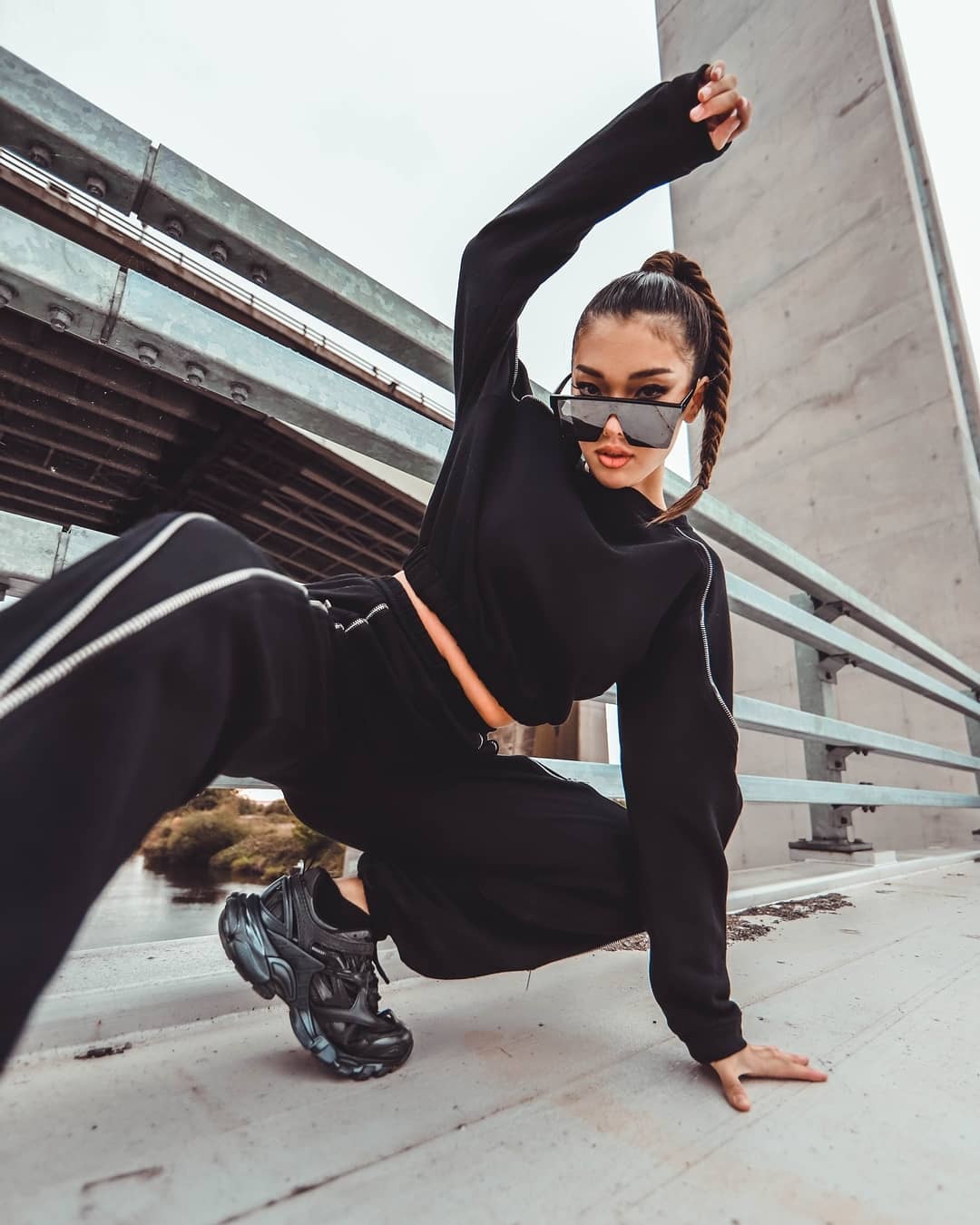 boohoo - Wardrobe essentials 💣
Shop @misssvalentina's look 🔎  FZZ49276, FZZ49275