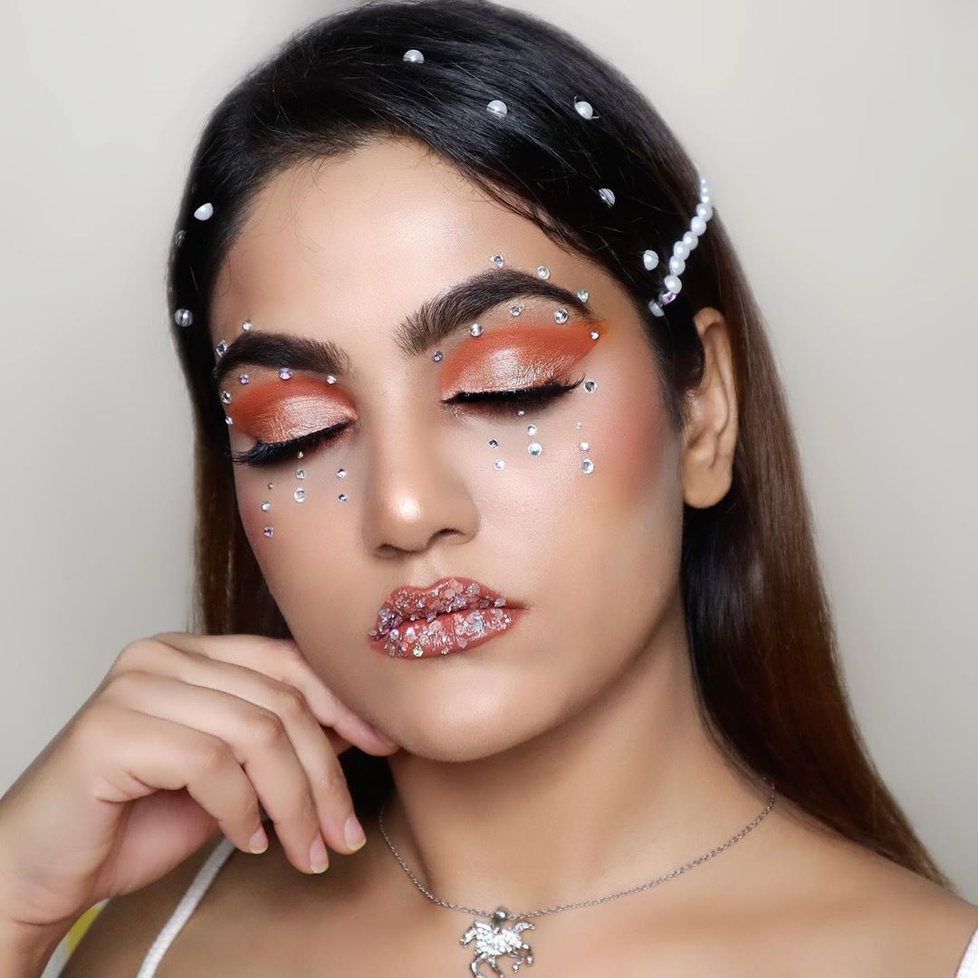 SUGAR Cosmetics - You’re worth more than a diamond, shine on! 💎⁠
In frame: @slay_it_forever⁠
⁠
Products used: ⁠
💎The Base Of Glory Pore Minimizing Primer⁠
💎Lipping On The Edge Lip Liner 02 Wooed By Nu...